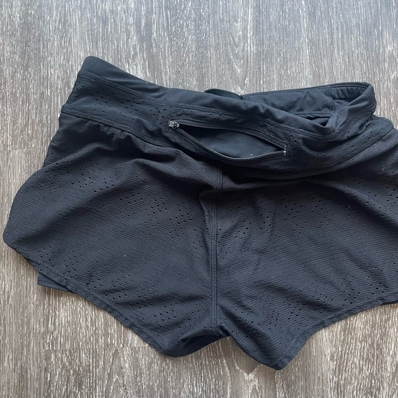 Athleta black lined gym shorts. Size XS - Picture 6 of 10